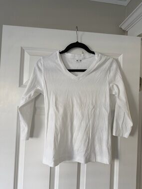Three Dots White V-Neck Half Sleeve Top